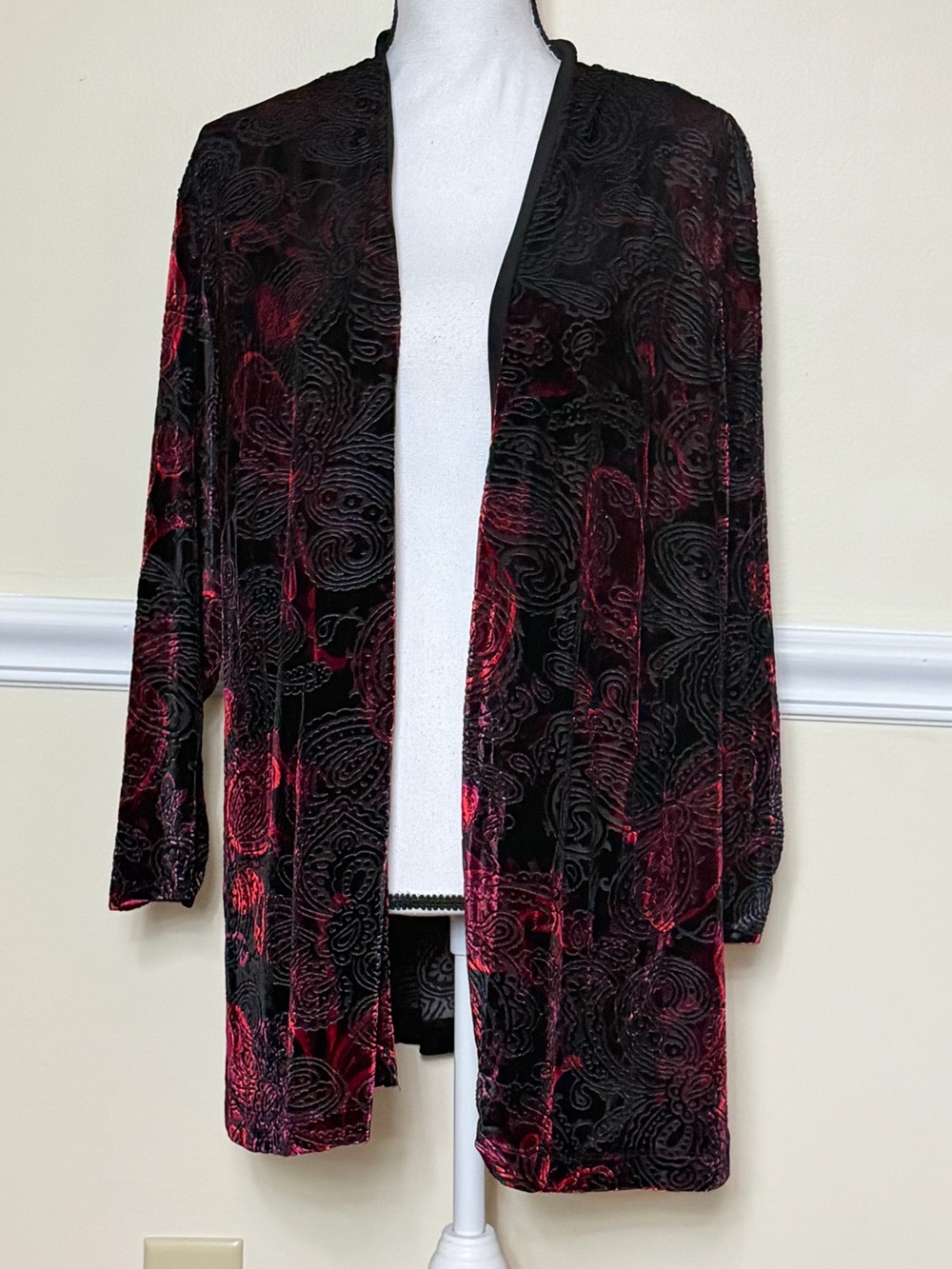 Perceptions Black and Red Velvet Burnout Open-Front Cardigan